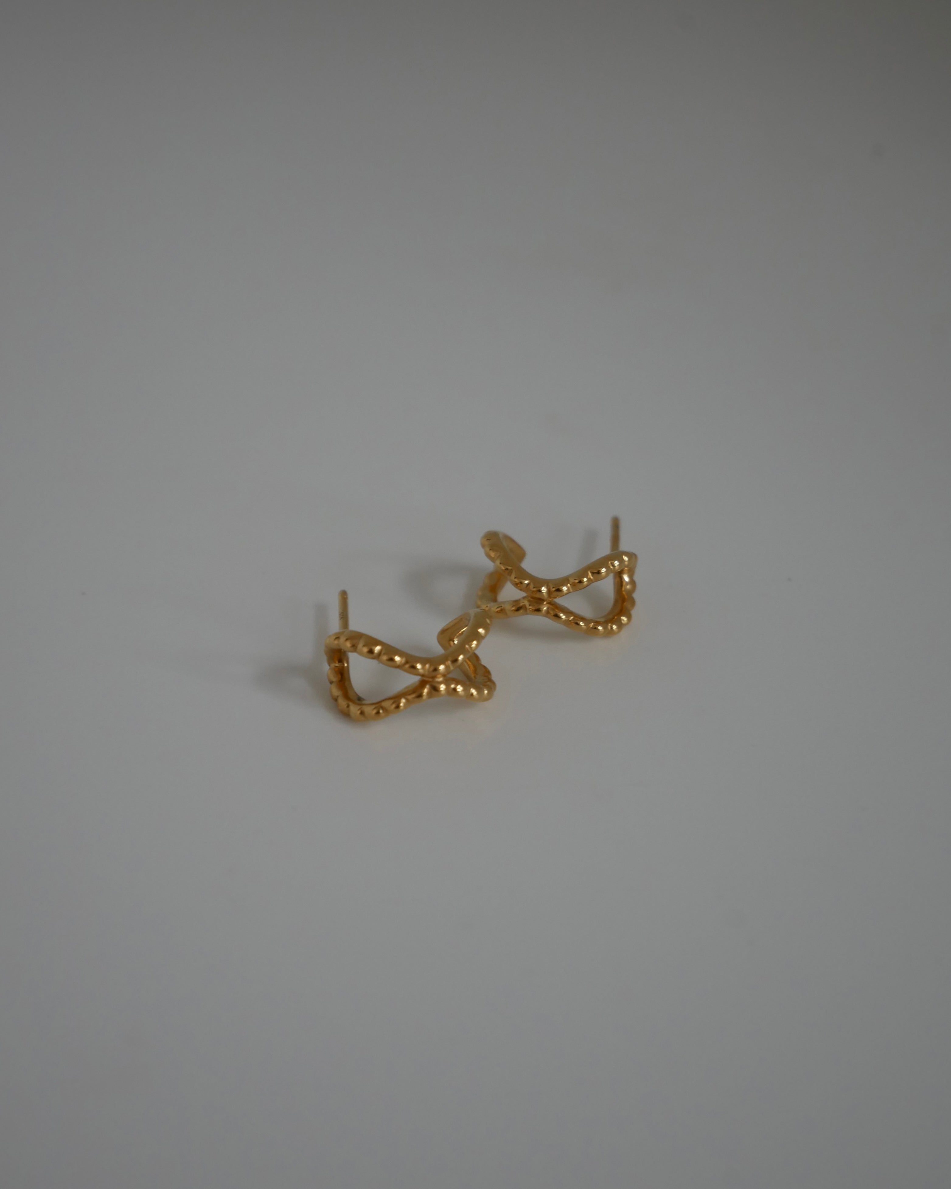 クロス8ピアス